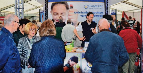 Der Andrang beim vor Ort fachgerecht durchgefhrten Diabetesrisikotest wollte nicht abreien.  Foto: Diabetiker Niedersachsen e.V.