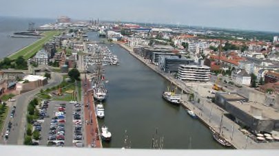Blick auf den neuen Hafen vom SailCity Hochhaus